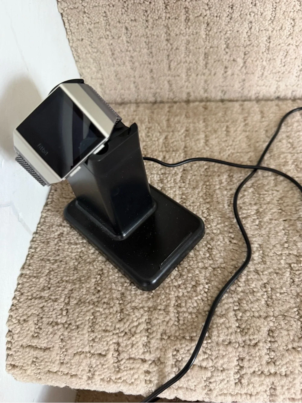 fitbit compact charging